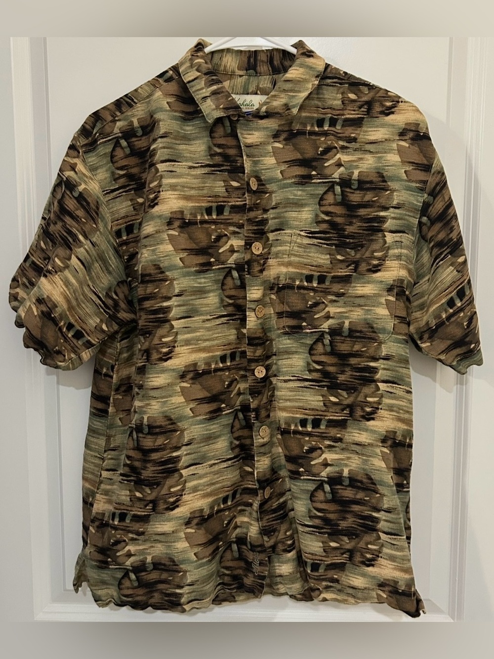 Kahala Hawaiian Islands Mens Button Down Shirt Short Sleeve Camo Palm Pattern S
